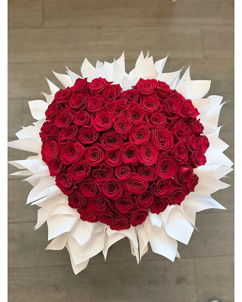 Magnifique bouquet de roses en forme de cœur NS049